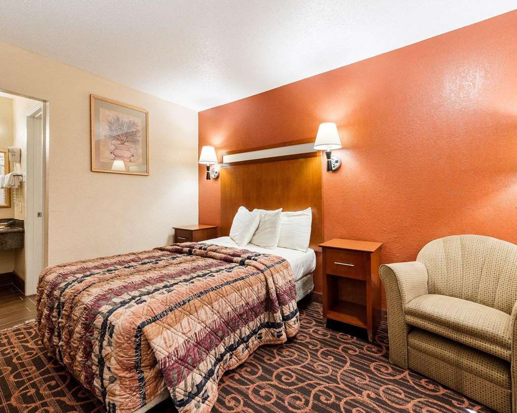 Econo Lodge Jasper - photo 11