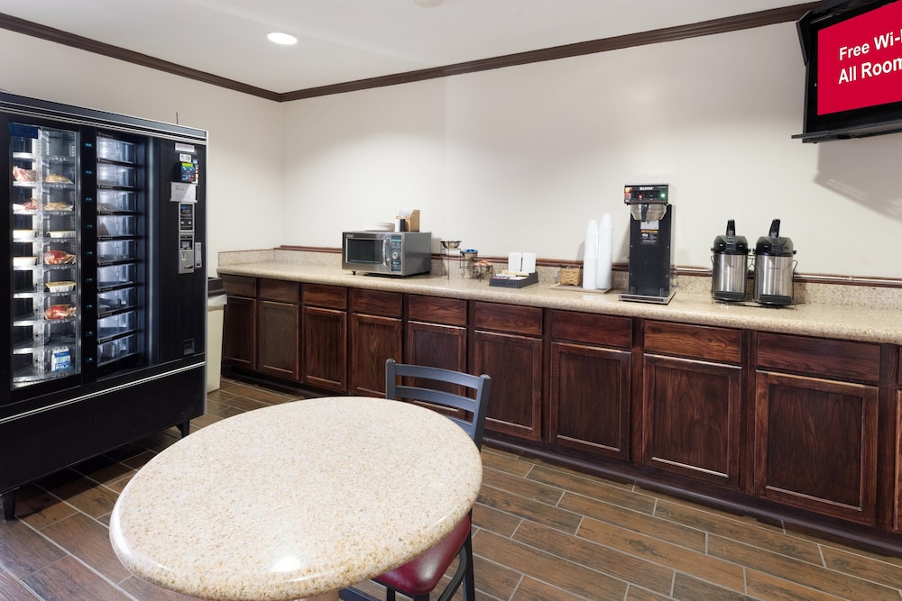 Red Roof Inn Fort Wayne - photo 21