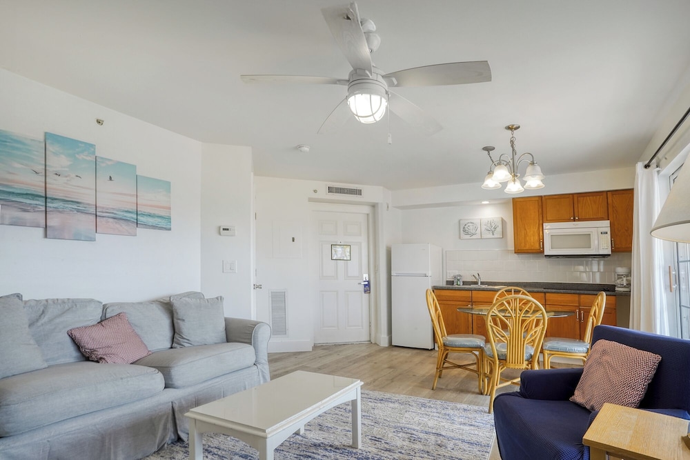 Lighthouse Resort Inn & Suites - photo 35