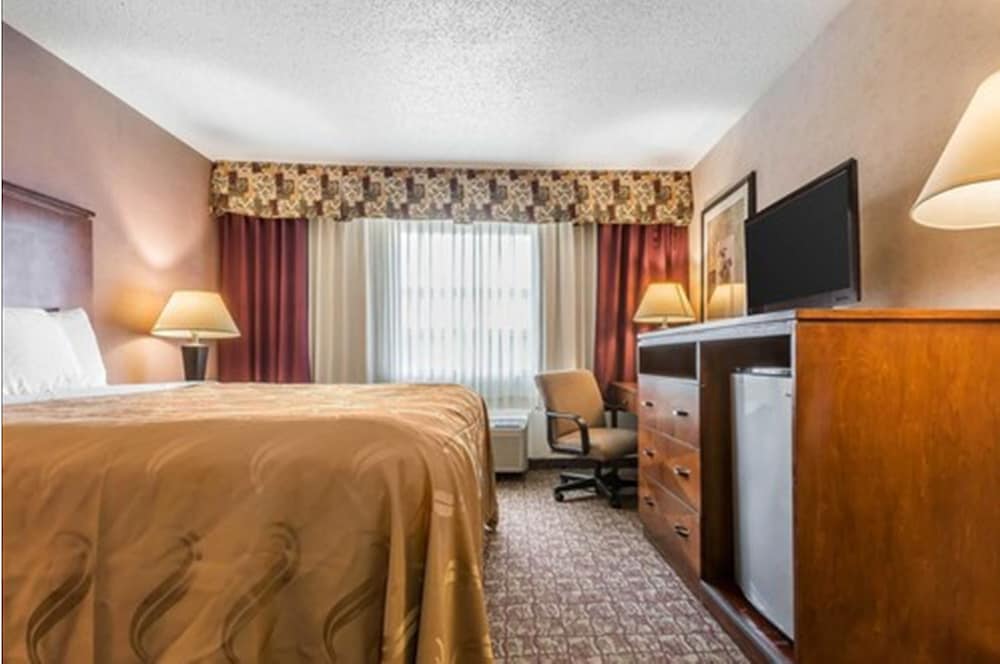 Spark By Hilton Hamburg - photo 11