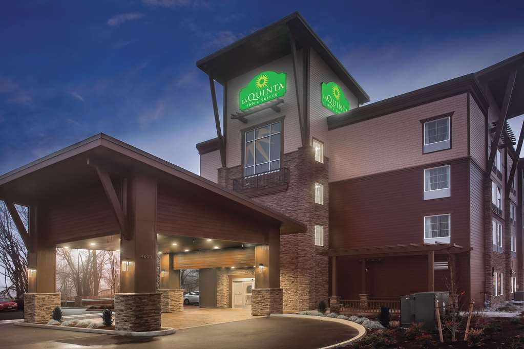 La Quinta Inn & Suites by Wyndham Tumwater Olympia - photo 2