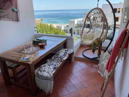 Lovely 2 bedroom with a pool in front of the beach — 4-Star Luxury Hotel in Sesimbra, Portugal