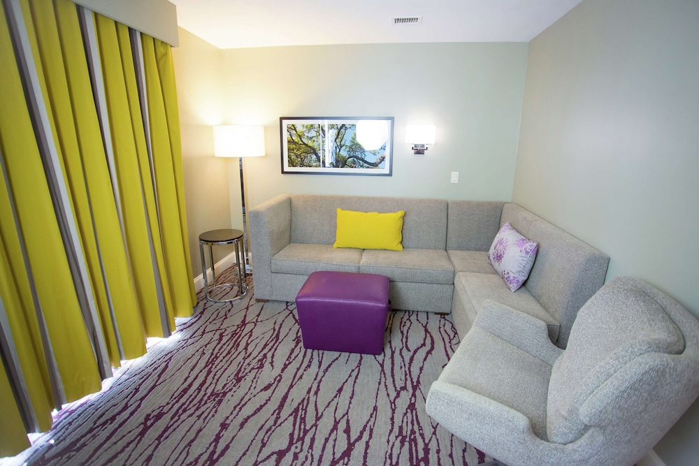 DoubleTree by Hilton Hotel Savannah Historic District - photo 26