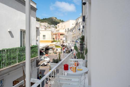 Casina Caprese By CapriRooms — 4-Star Luxury Hotel in Capri, Italy