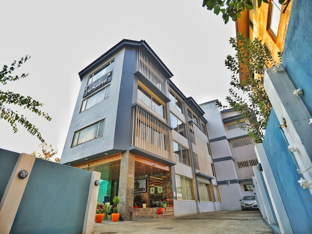 Hotel The Montreal Near by Dal Lake in Srinagar, India
