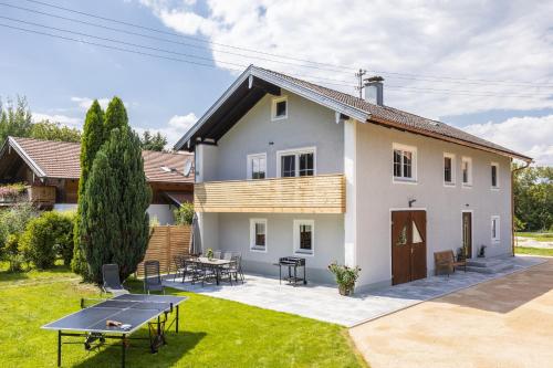 Ferienhaus Waldherr Fewo 6 Pers — 4-Star Luxury Hotel in Waging Am See, Germany