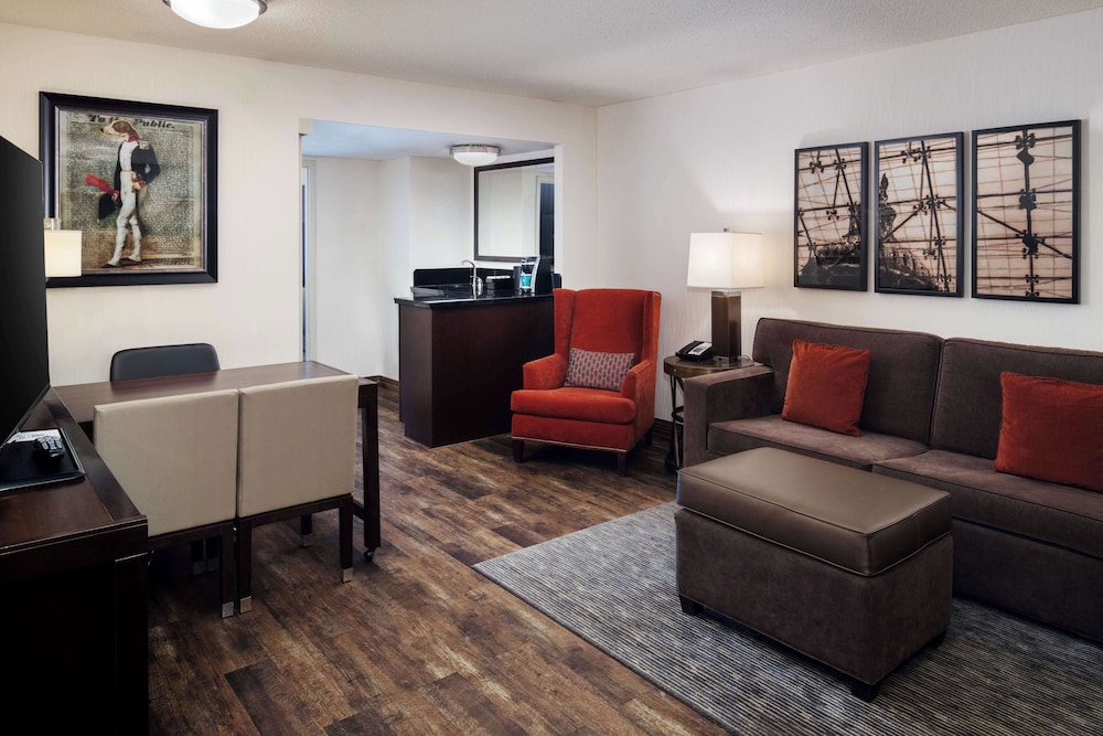 Embassy Suites by Hilton Washington DC Chevy Chase Pavilion - photo 22