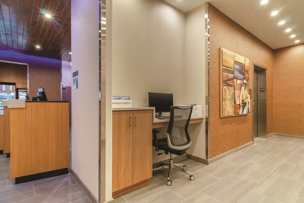 Fairfield Inn & Suites by Marriott Kansas City Shawnee - photo 25