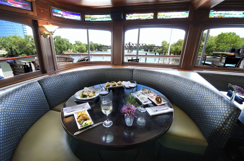 Delta King Hotel - photo 31