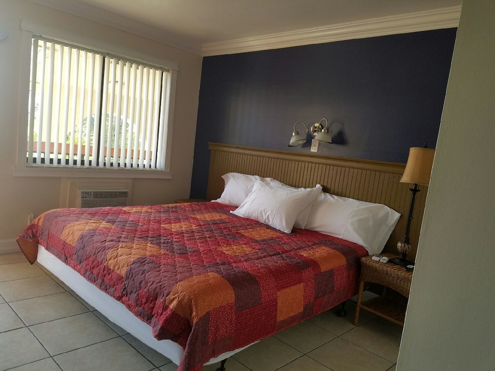 Palm Breeze Hotel - photo 5