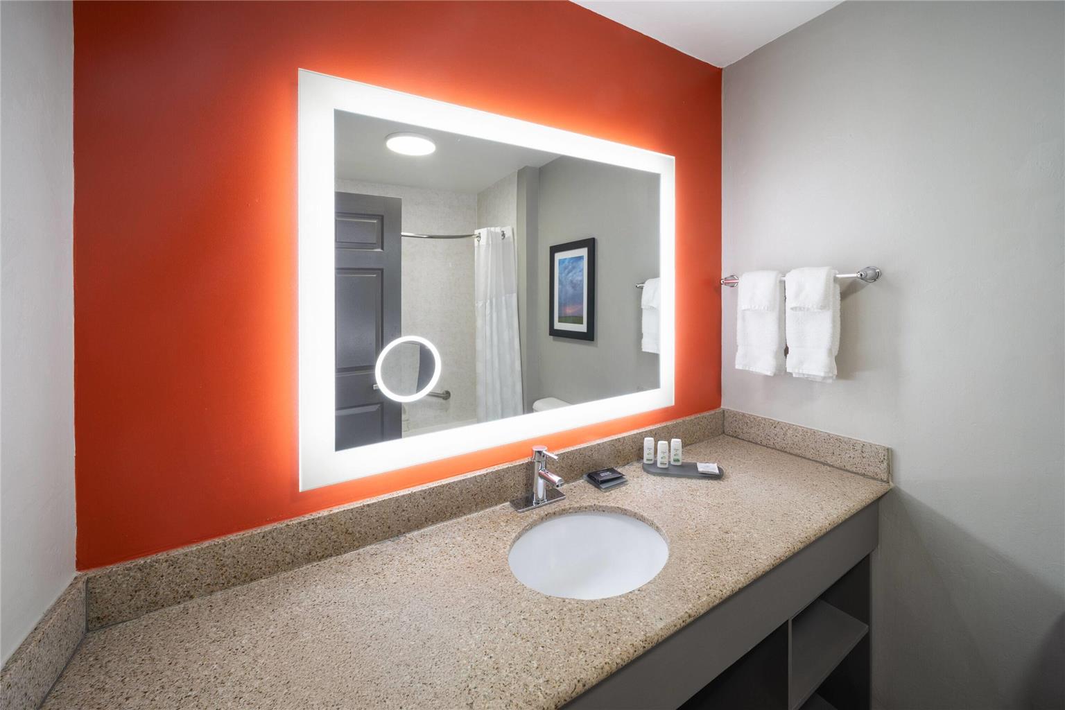 La Quinta Inn & Suites by Wyndham Oklahoma City Moore - photo 34