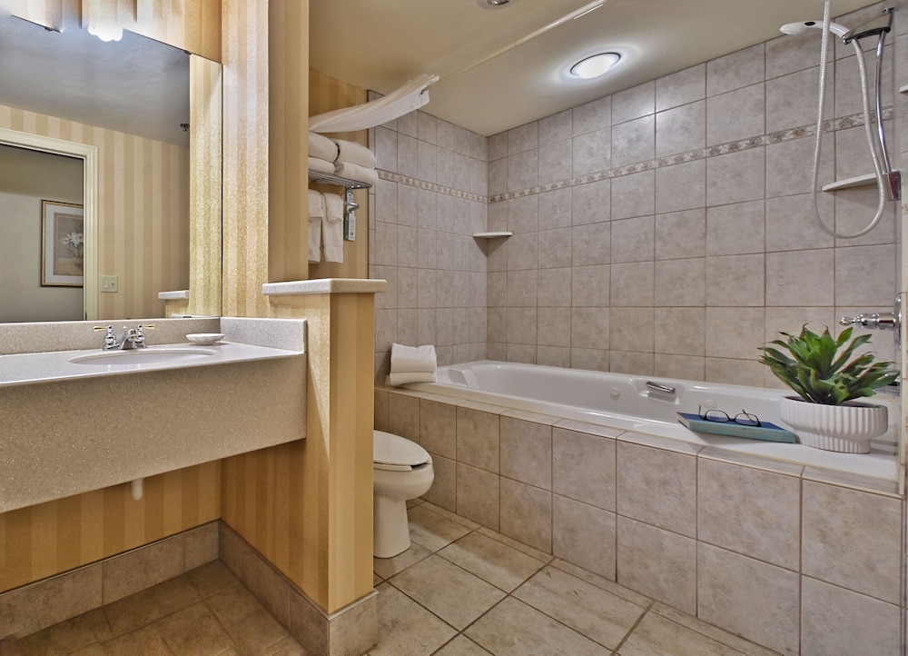 Four Seasons Island Resort - photo 58