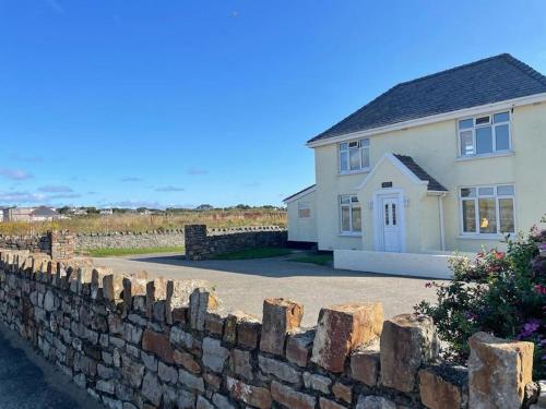 Beach House in Anglesey — 4-Star Luxury Hotel in Holyhead, United Kingdom