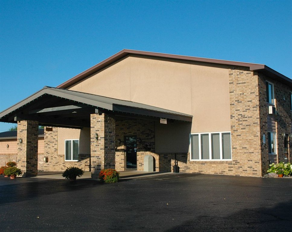 North Star Hotel Pictured Rocks - carbon neutral hotel in Munising