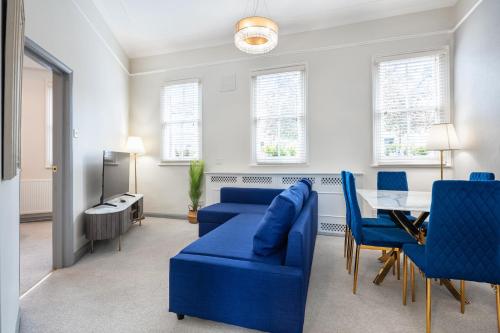 5A Bright and Airy 2 Bedroom Apartment Close to Central — 4-Star Luxury Hotel in London, United Kingdom
