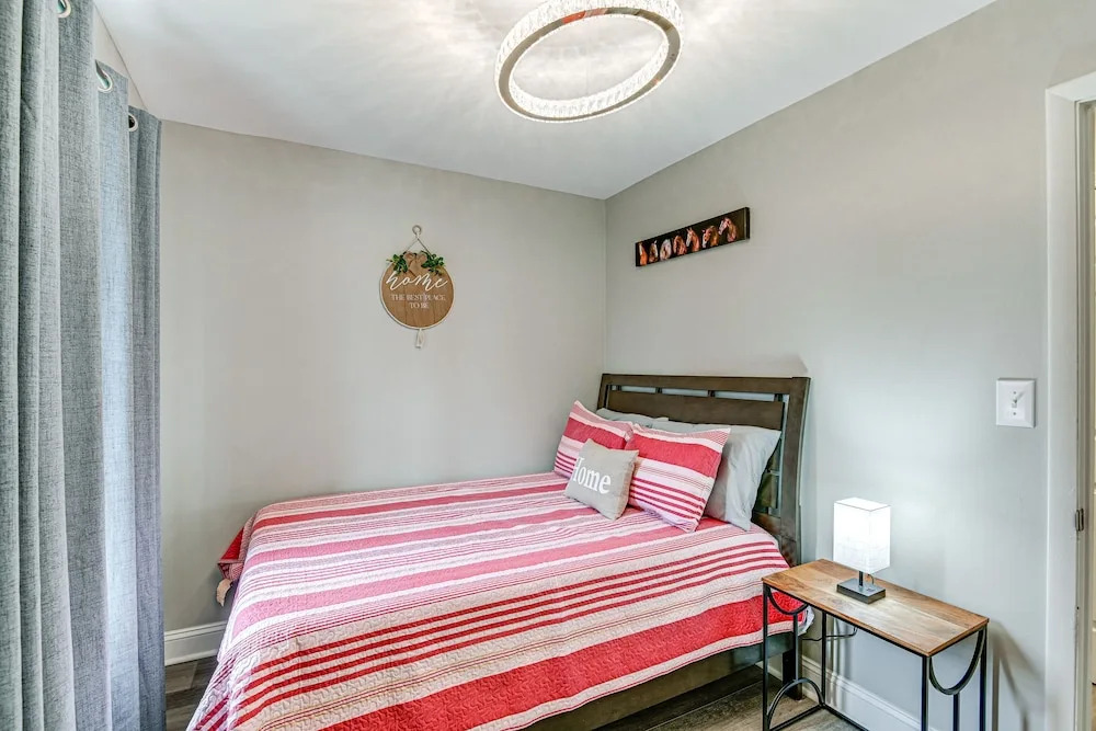 Family friendly Home w Yard: 27 Mi to Nashville