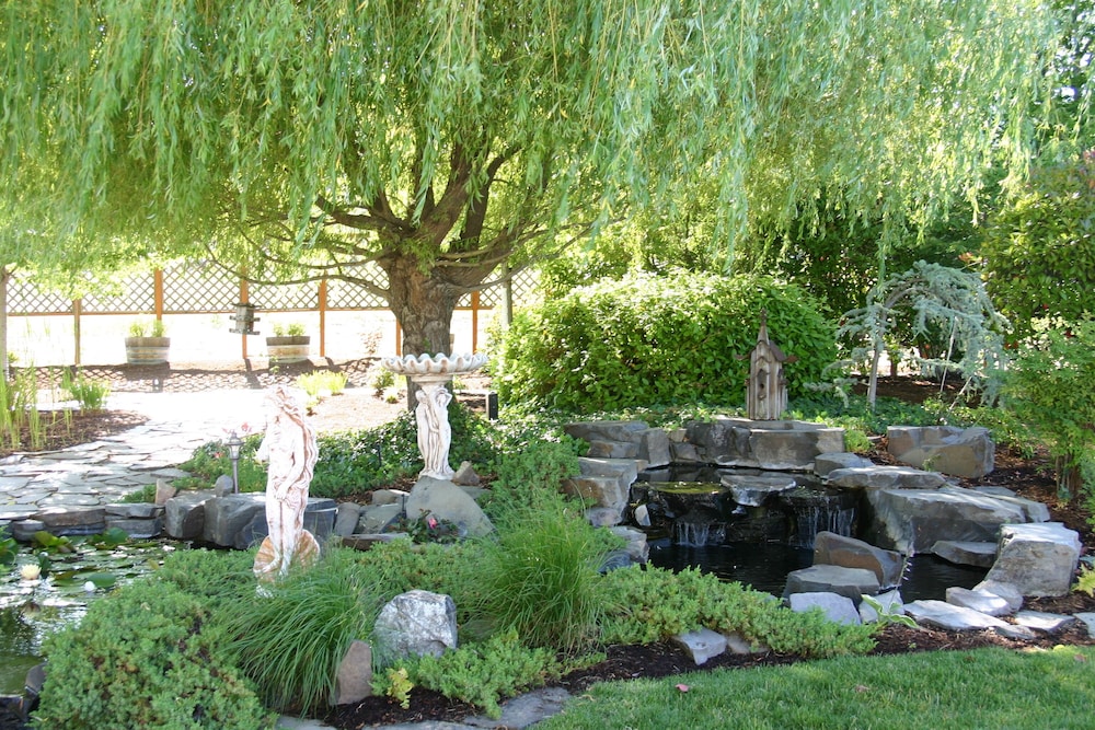 Bybee's Historic Inn - photo 62