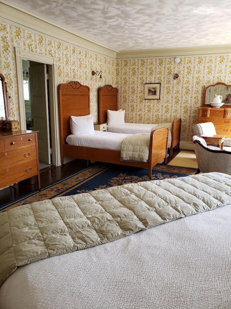 Moseley Cottage Inn & Town Motel - photo 22