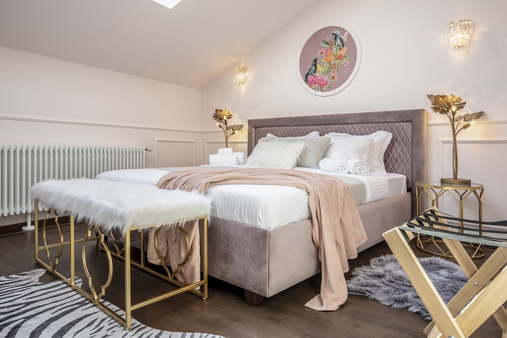 Old Town Luxury Suites - carbon neutral hotel in Bucharest