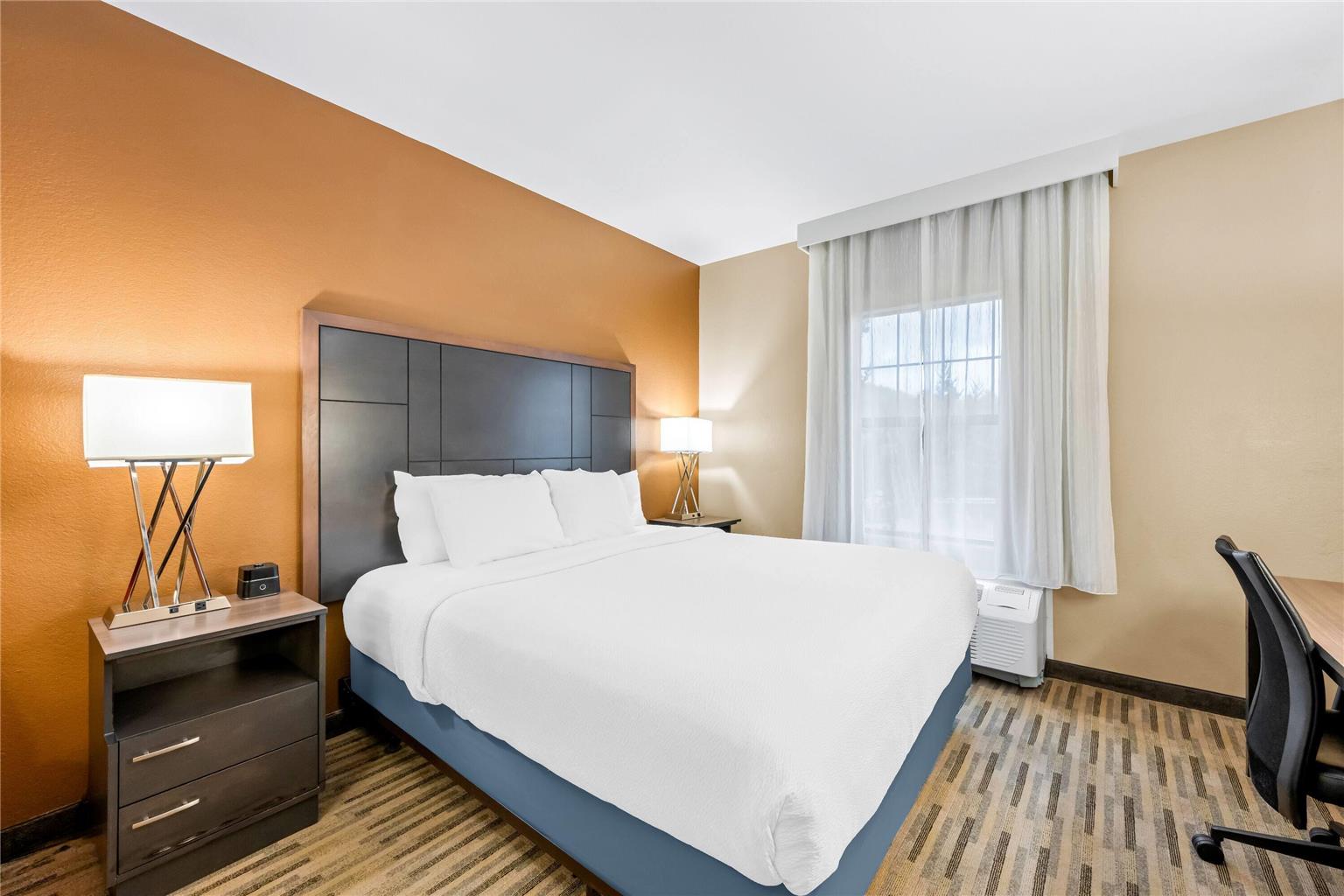 La Quinta Inn & Suites by Wyndham Boone University - photo 26