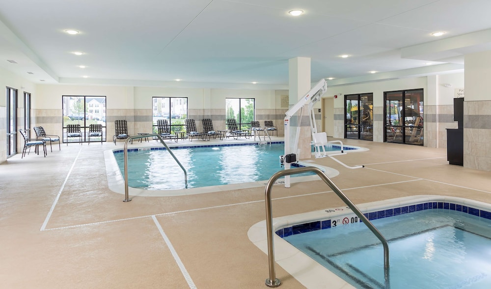 Hampton Inn & Suites Philadelphia Montgomeryville - photo 15
