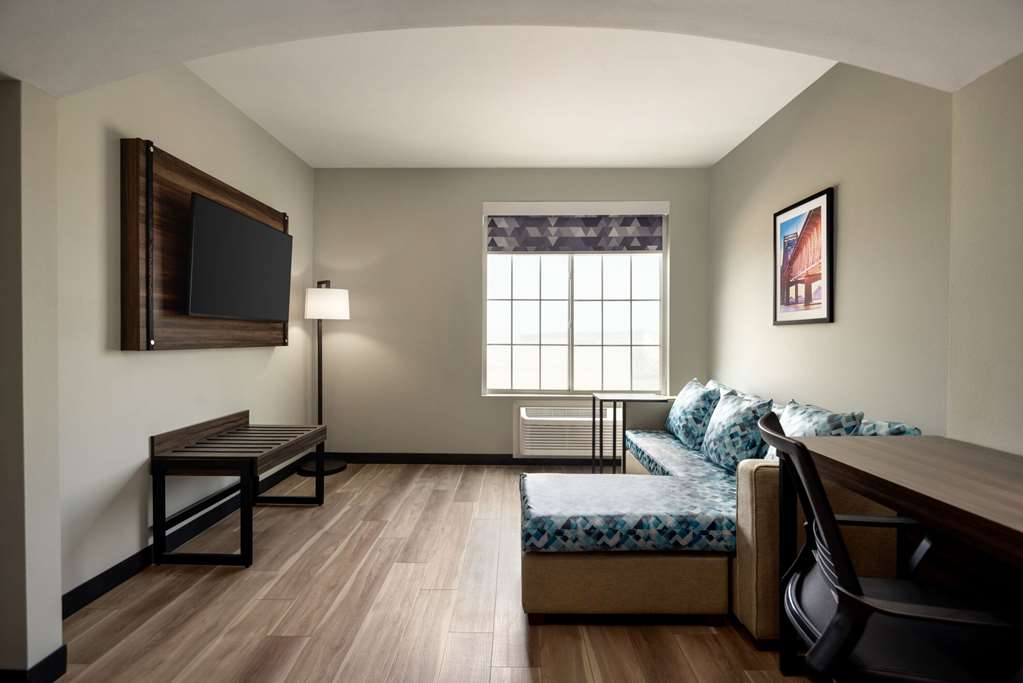 La Quinta Inn & Suites by Wyndham Gonzales LA - photo 27