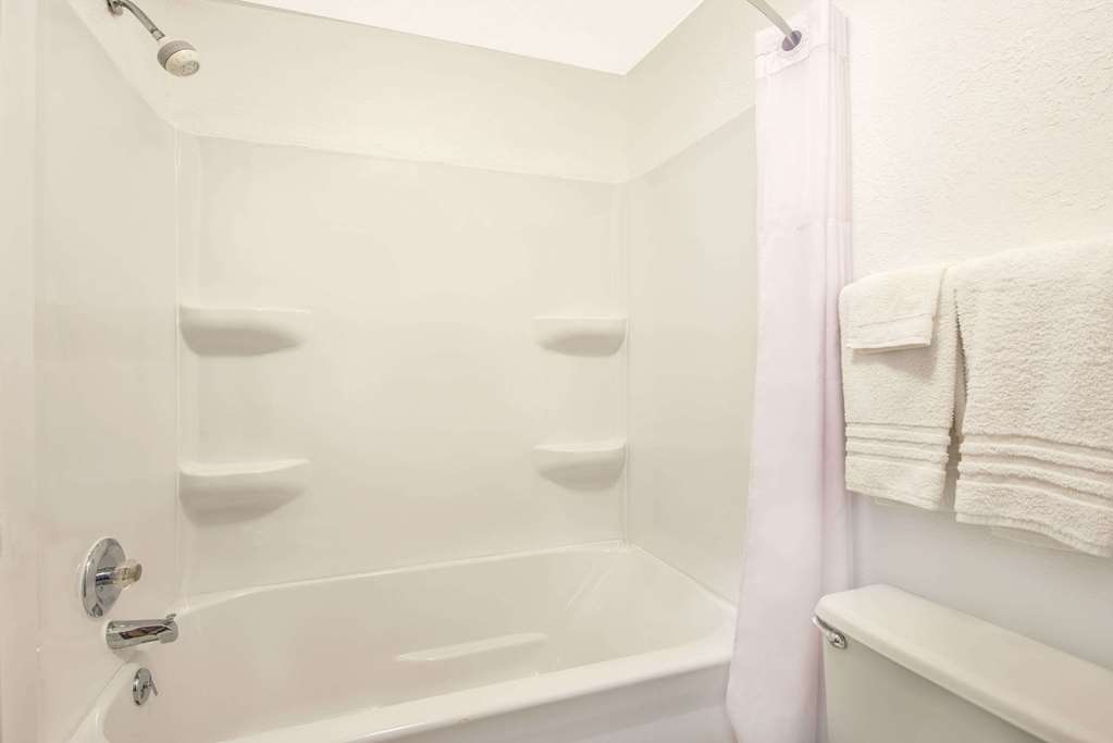 Days Inn by Wyndham Kingdom City - photo 12