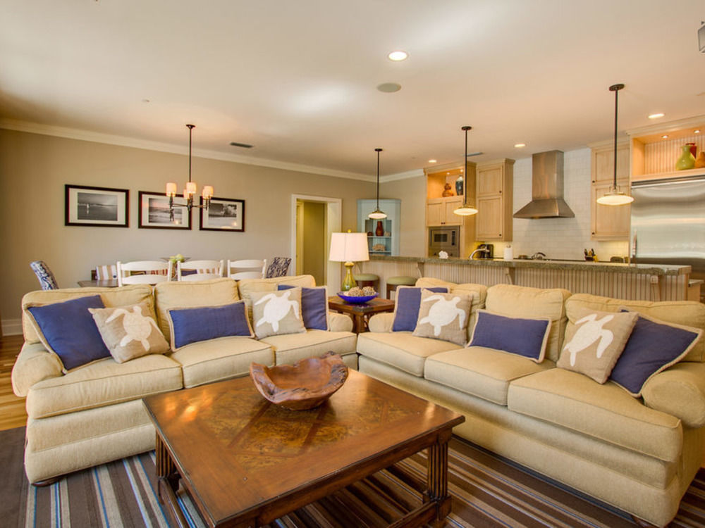 Sea Breeze at Waterhouse by RedAwning — 4-Star Luxury Hotel in Panama City Beach, United States