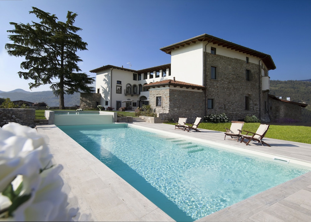 Podere Castel Merlo Resort — 4-Star Luxury Hotel in Villongo, Italy