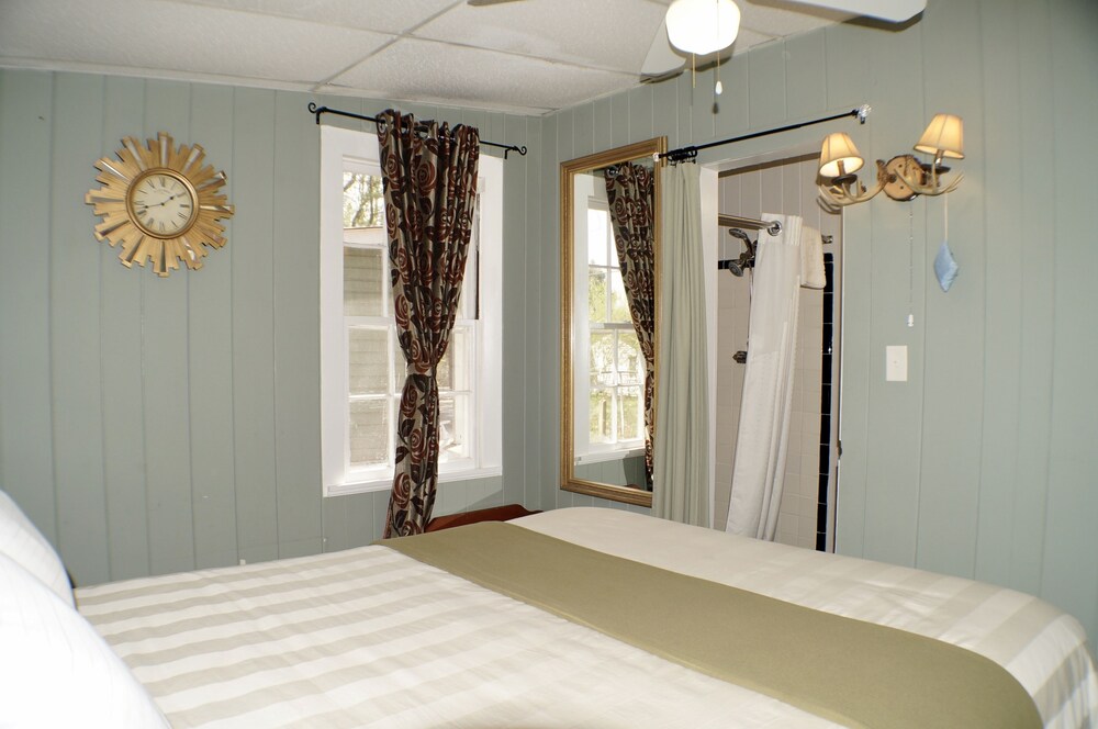 CedarWood Inn - photo 36