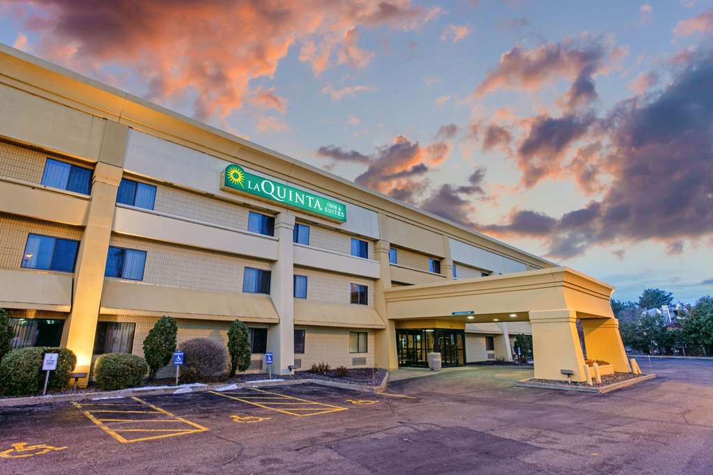 La Quinta Inn & Suites by Wyndham Stevens Point - photo 5