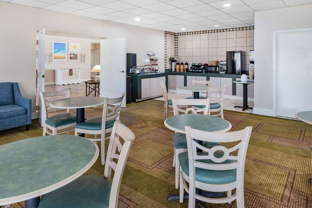 Days Inn by Wyndham Del Rio - photo 56