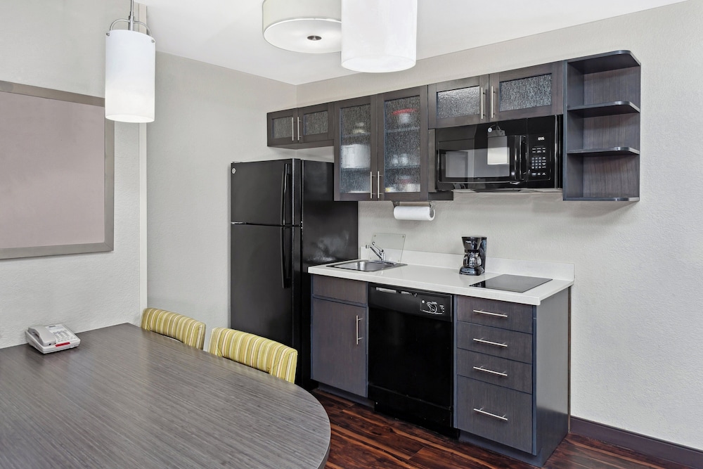 Candlewood Suites Appleton by IHG - photo 9