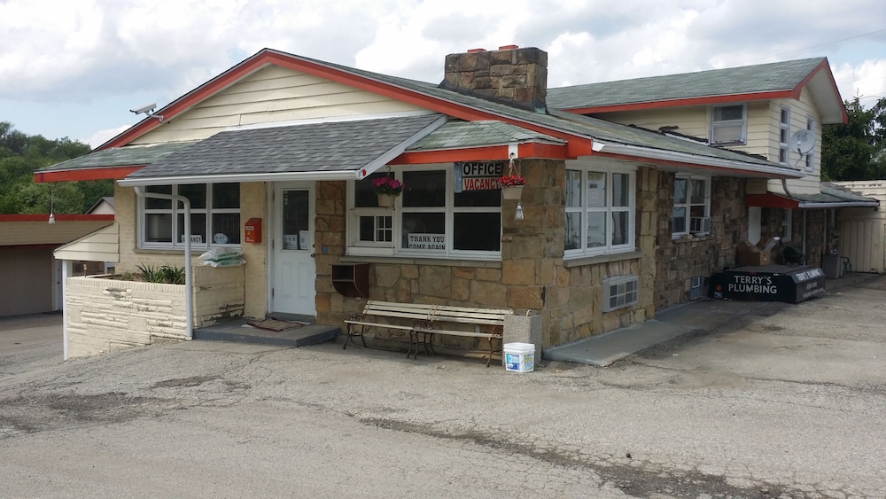 Huntingdon Inn - photo 15
