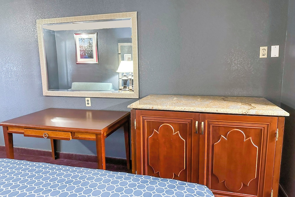 Hahira Inn By OYO near Valdosta - photo 22
