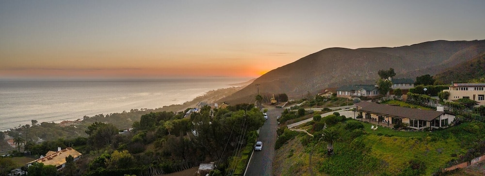 Cliffridge by Avantstay Lush Malibu Hills Estate w Breathtaking Ocean Views - photo 8