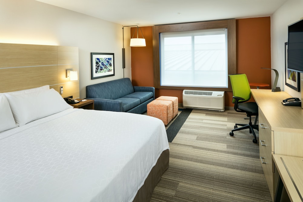 Holiday Inn Express & Suites Medford an IHG Hotel - photo 4
