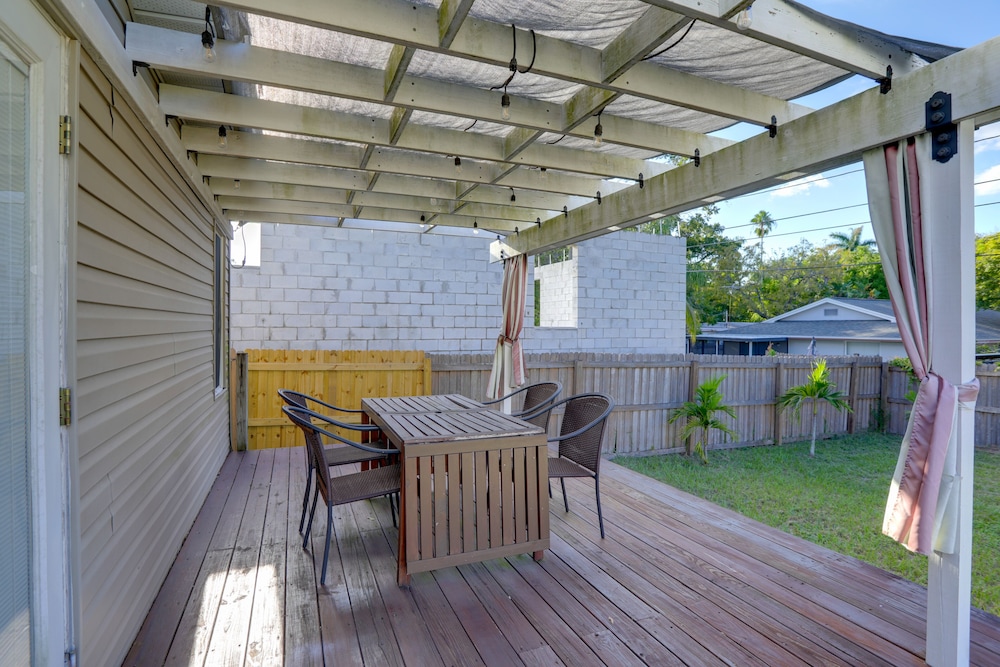 St Petersburg Vacation Rental Home w Pergola - photo 14