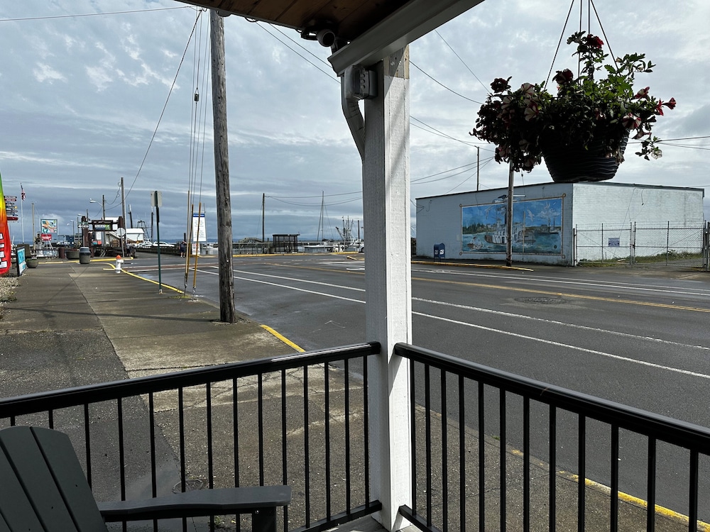 Dock Street Inn - photo 79