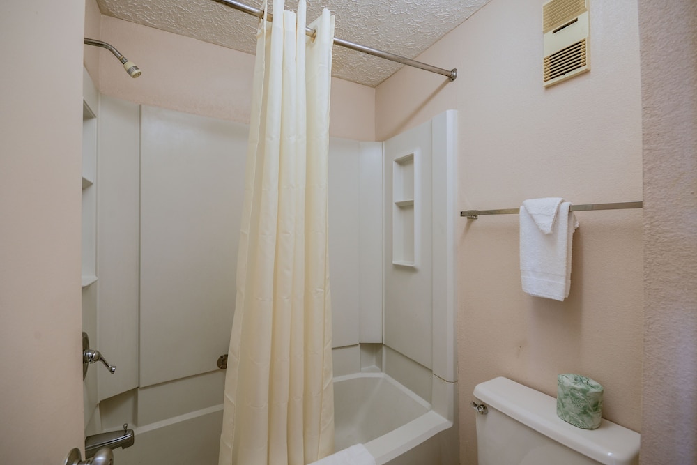 Budget Inn Norfolk VA Oceanview - photo 14