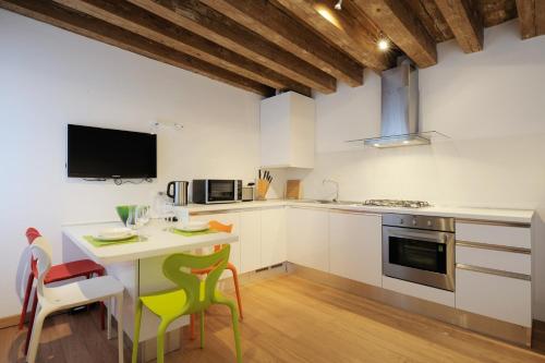 The Lion's House Apt1 — 4-Star Luxury Hotel in Venice, Italy