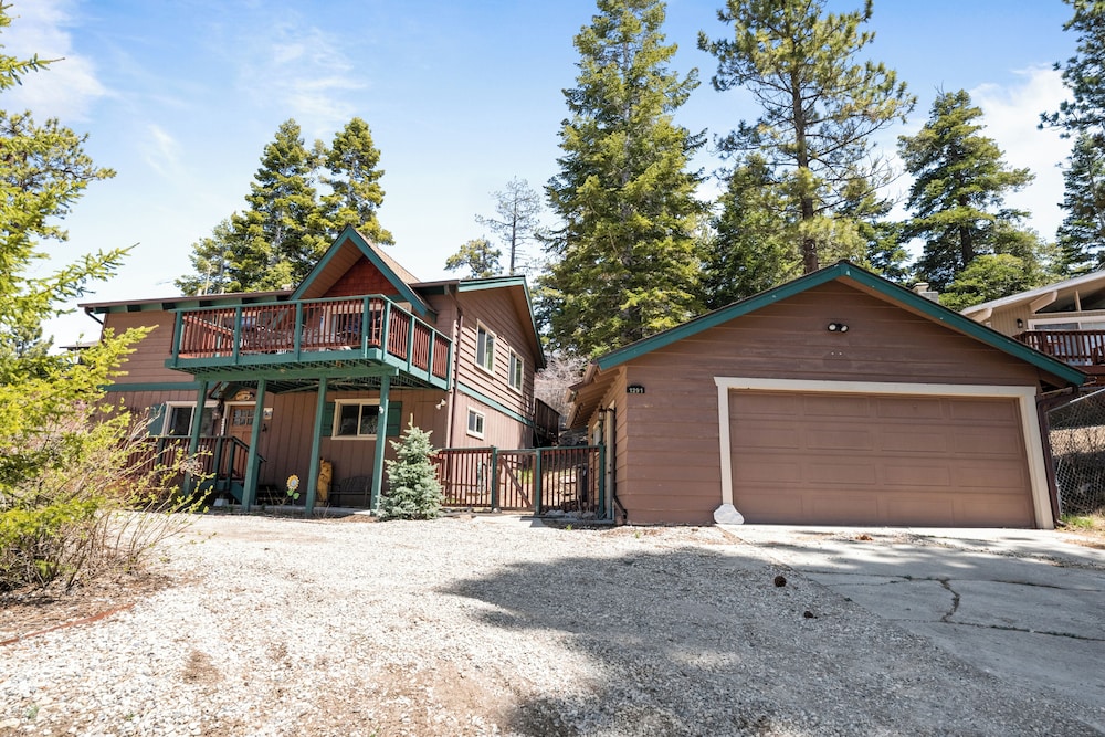 Buffalo Crossing - carbon neutral hotel in Big Bear Lake