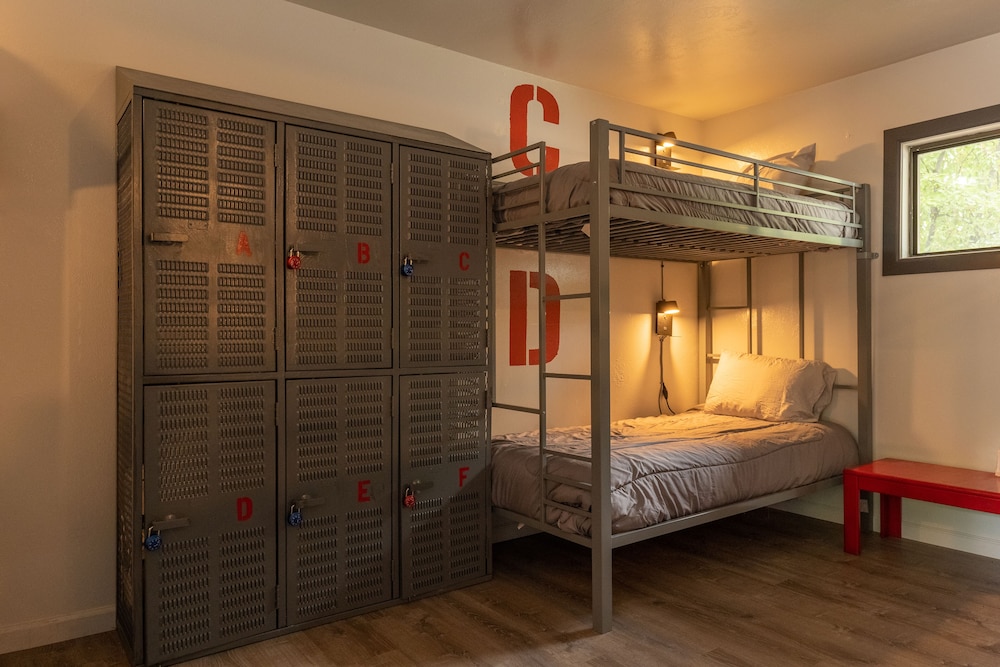 The Junction Hotel and Hostel - photo 7