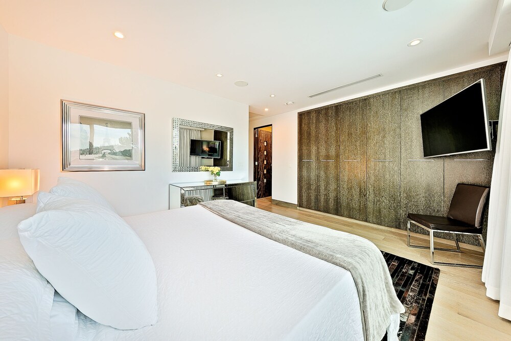 Hollywood Estate With Stunning Views - photo 6