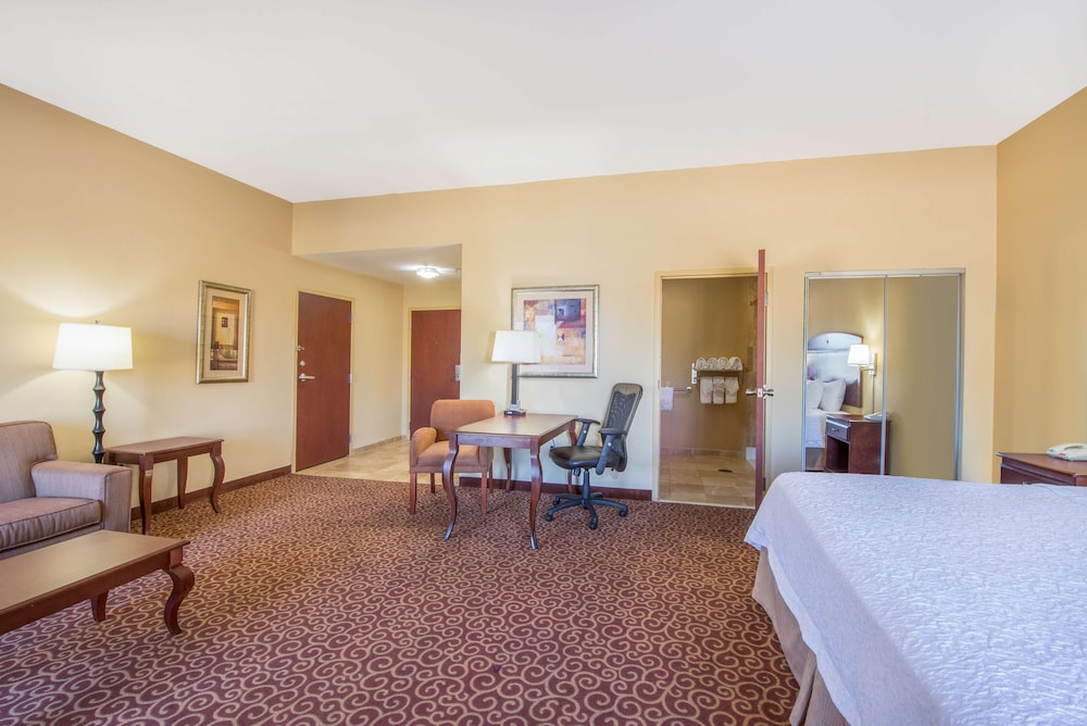 Hampton Inn & Suites Oklahoma City South - photo 28