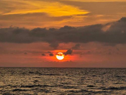 Seaside Sunset Beach Resort — hotel in Caba