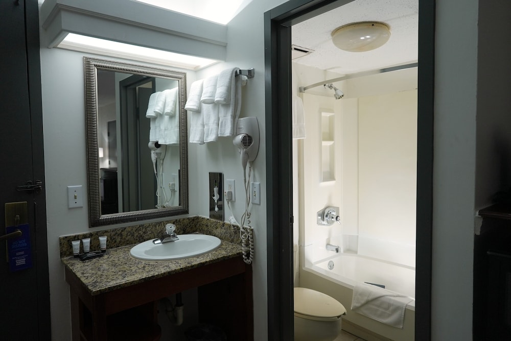 Ramada by Wyndham Tulsa Broken Arrow — hotel in Broken Arrow