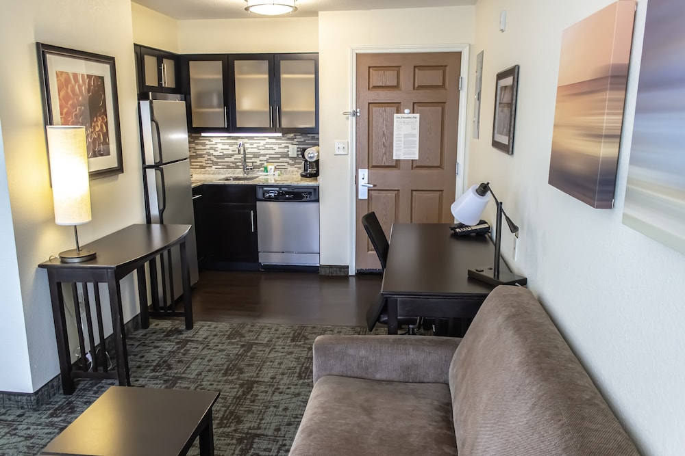 Staybridge Suites Minot by IHG - photo 17
