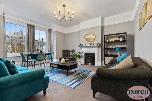 Parea Living Leytonstone 2 Bedroom Serviced Apartment Free Parking Remote Working — 4-Star Luxury Hotel in London, United Kingdom