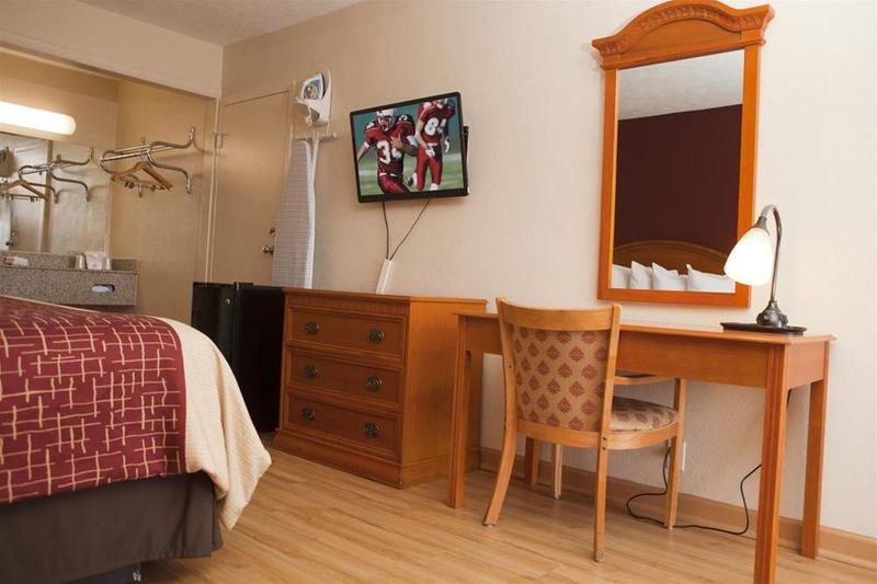 Red Roof Inn & Suites Jackson TN - photo 24